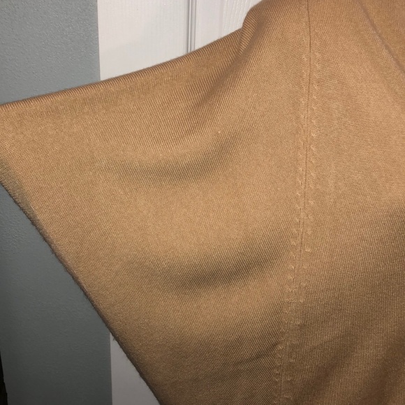 NWTSweater camel color sweater. 2 pockets on front - Picture 5 of 6